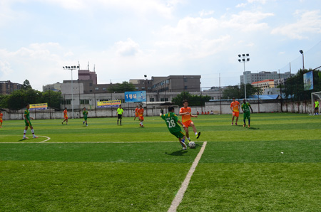 2014年登峰现代医院青少年足球队参与角逐