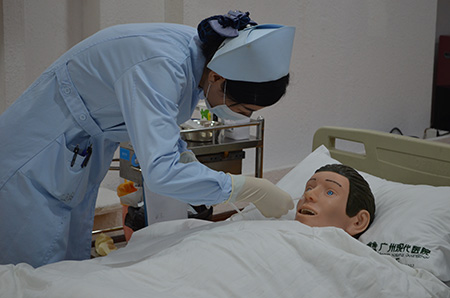 广州现代医院护士进行“经鼻胃肠道置管术”规范性操作考核