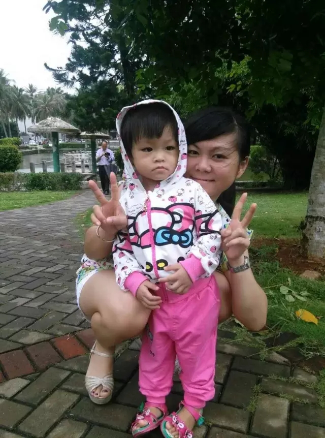 林娇燕和2岁的女儿